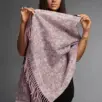 Șal damă din cașmir și lână roz pudrat cu model floral