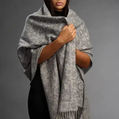 Șal damă gri deschis din cașmir și lână – Éclat Light Grey