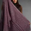Șal damă din cașmir și lână prună cu reflexii violacee – Éclat Plum