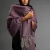 Șal damă din cașmir și lână prună cu reflexii violacee – Éclat Plum