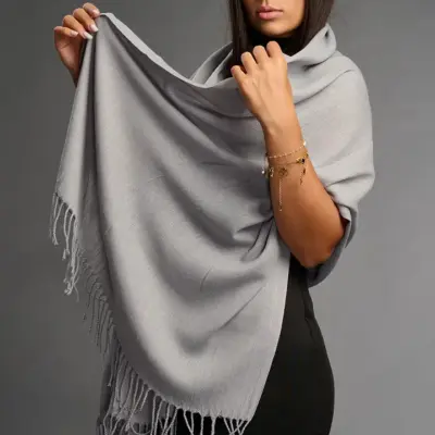 Șal damă din cașmir și lână gri deschis – Pure Silver