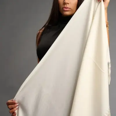 Șal damă din cașmir și lână crem ivory – Pure Ivory Șal damă din cașmir și lână crem ivory – Pure Ivory