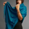 Șal damă din cașmir și lână albastru petrol – Pure Teal