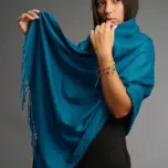 Șal damă din cașmir și lână albastru petrol – Pure Teal