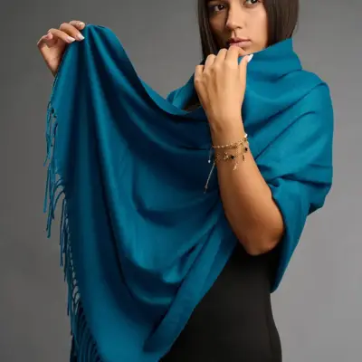 Șal damă din cașmir și lână albastru petrol – Pure Teal Șal damă din cașmir și lână albastru petrol – Pure Teal