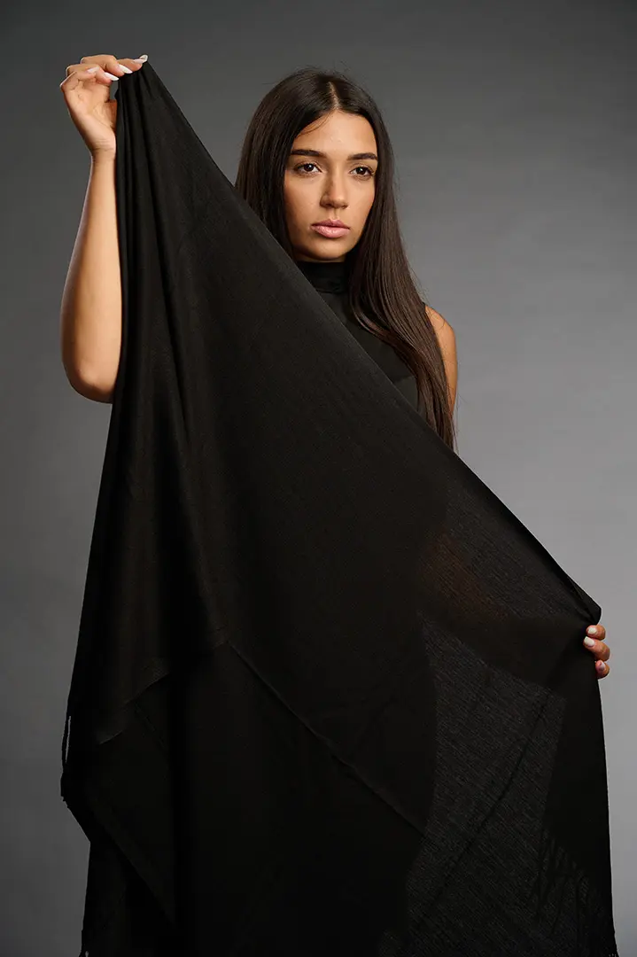 Șal damă din cașmir și lână negru intens – Pure Black Șal damă din cașmir și lână negru intens – Pure Black