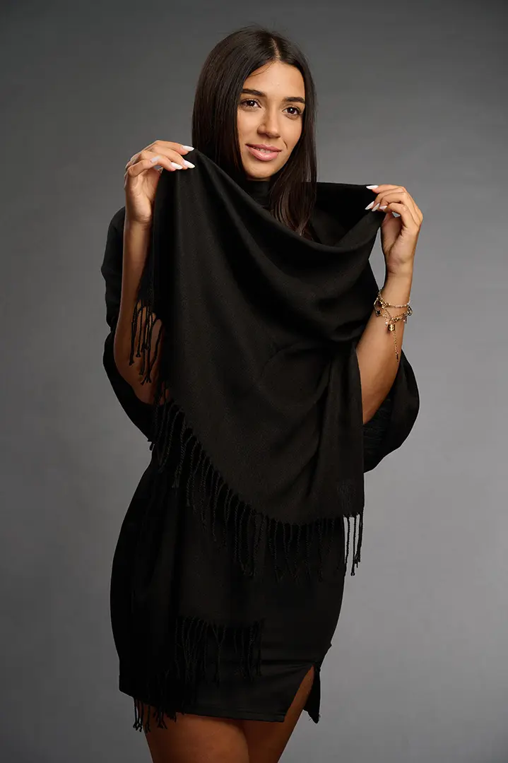 Șal damă din cașmir și lână negru intens – Pure Black Șal damă din cașmir și lână negru intens – Pure Black
