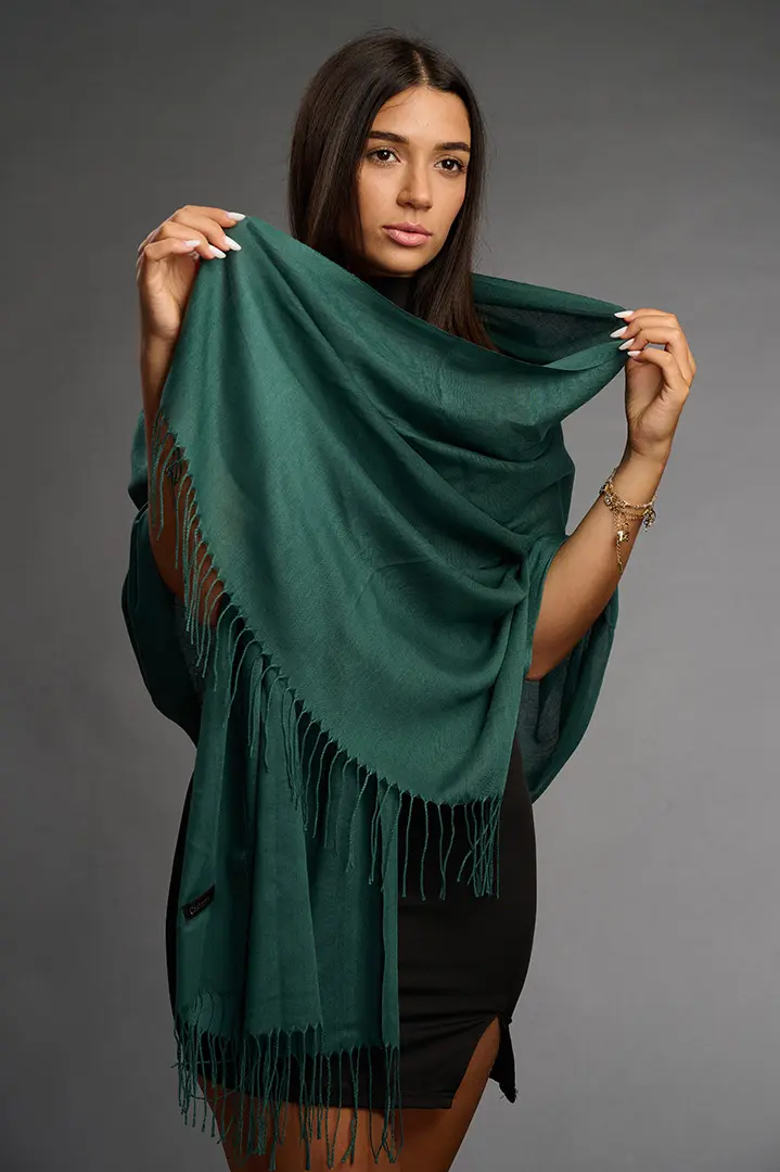 Șal damă din cașmir și lână verde smarald – Pure Emerald Șal damă din cașmir și lână verde smarald – Pure Emerald