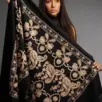 Șal damă negru din cașmir și lână cu broderie Paisley aurie
