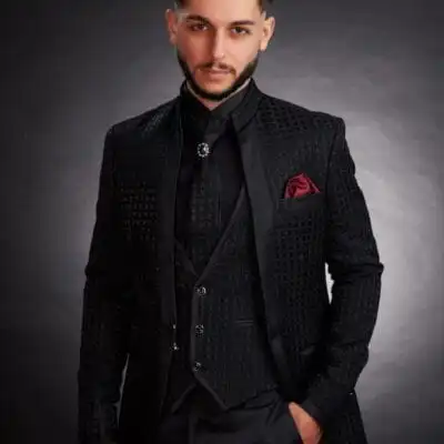 Costum Mire / Ginere – Costum Elegant Negru Intens cu Brocart și Rever Tip Tunică - CTN38