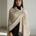 Șal damă bej deschis din cașmir și lână cu broderie Paisley