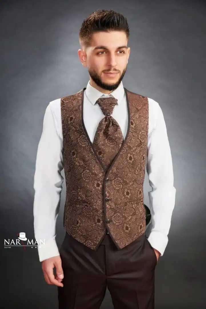 67CTM-costum-elegant-barbati-maro-tunica-brocart-floral-narman-4 67CTM-costum-elegant-barbati-maro-tunica-brocart-floral-narman-4