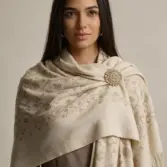 Șal damă bej deschis din cașmir și lână cu broderie Paisley