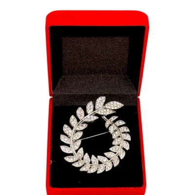 Broșă Coroană de Laur cu Cristale Strălucitoare – Accesoriu Handmade din Oțel Inoxidabil (BA37)