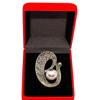 Broșă Vintage cu Perlă – Accesoriu Handmade din Oțel Inoxidabil (BA41)