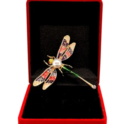 Broșă Libelulă Imperială cu Perlă și Detalii Decorative din Oțel Inoxidabil (BA50)