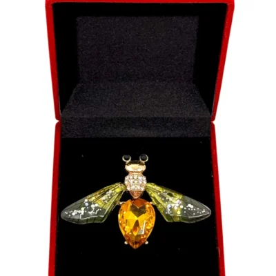 Broșă Zburătoare Mystique cu Pietre Decorative din Oțel Inoxidabil (BA56)