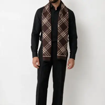 fular-barbatesc-doua-fete-geometric-elegance-maro-inchis-maro-deschis