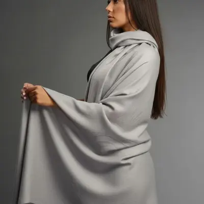 Șal damă din cașmir și lână gri deschis – Pure Silver Șal damă din cașmir și lână gri deschis – Pure Silver