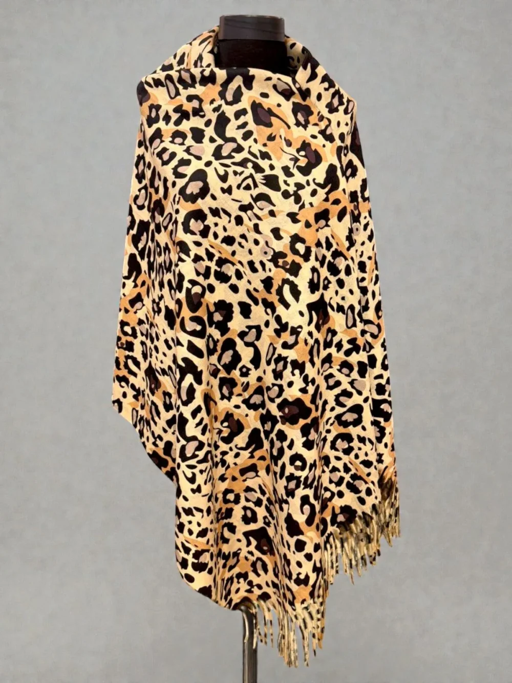 sal-auriu-crem-dama-casmir-animal-print sal-auriu-crem-dama-casmir-animal-print