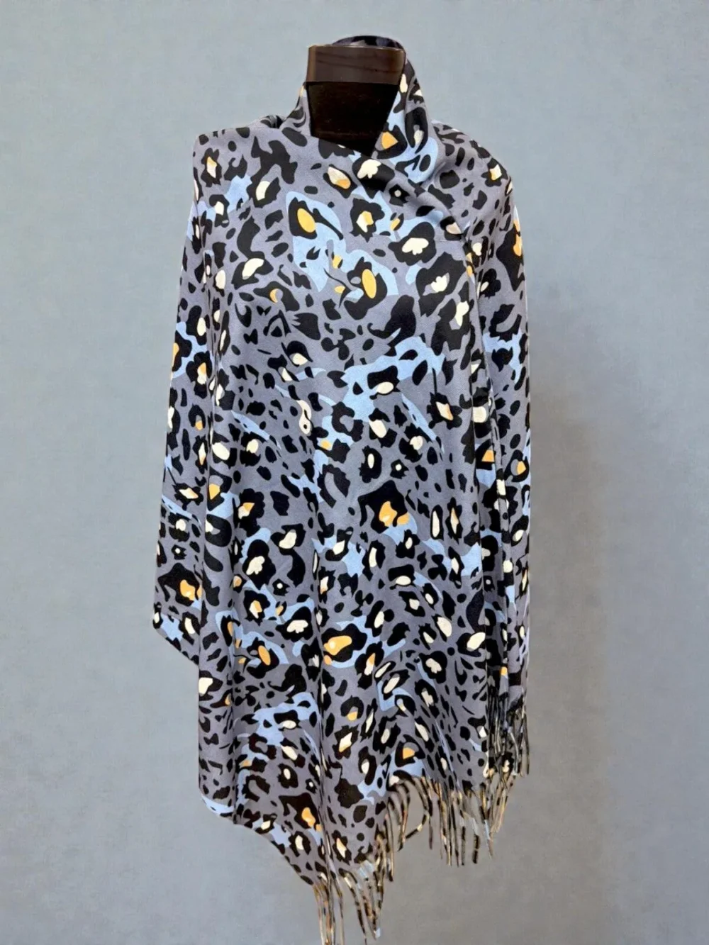 sal-casmir-albastru-animal-print sal-casmir-albastru-animal-print
