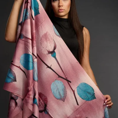 Șal roz pastelat cu frunze din cașmir și lână – cu două fețe, elegant și rafinat (SLC354)