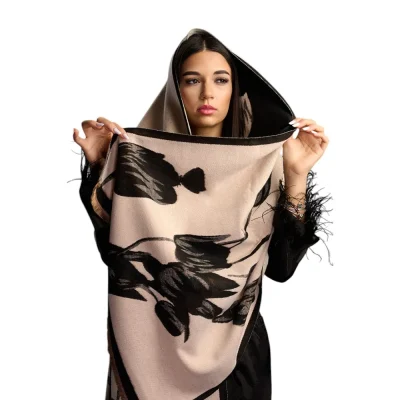 Șal Elegant din Lână și Cașmir – Model Lalele SLC274 (Negru cu Crem)