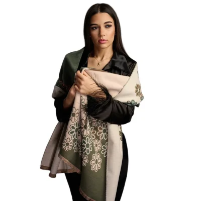 Șal Elegant din Lână și Cașmir – Model Flori  SLC245 (Verde Smarald cu Crem)