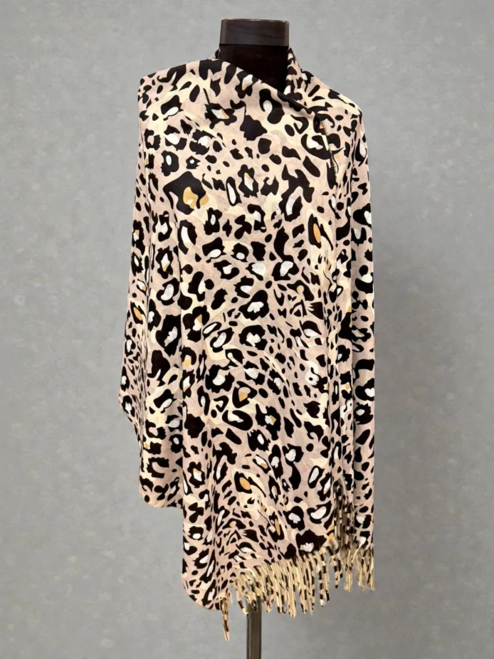 sal-roz-casmir-lana-dama-negru sal-roz-casmir-lana-dama-negru