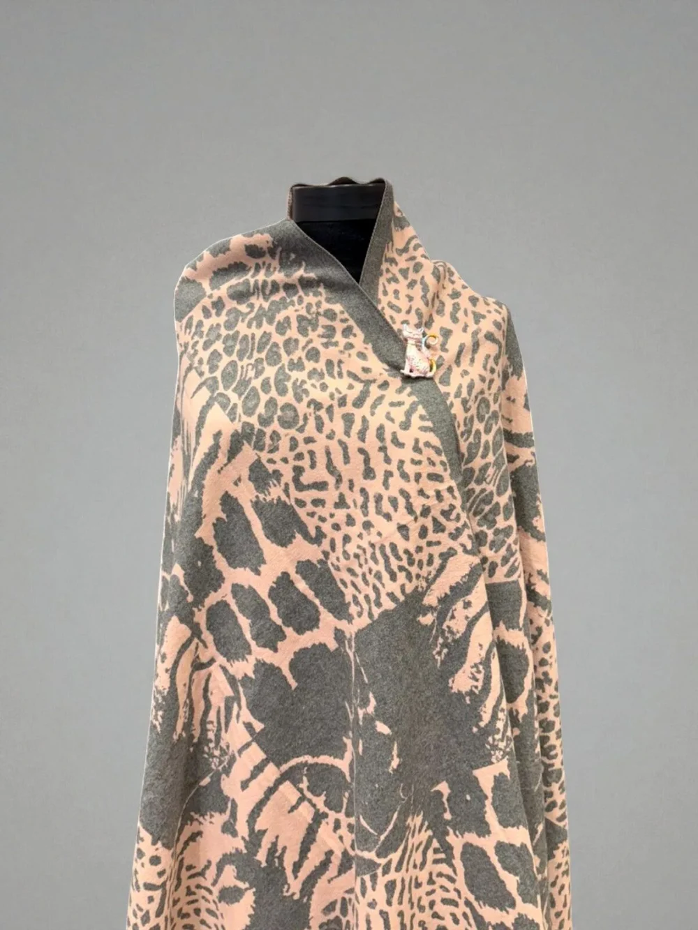 sal-roz-gri-casmir-lana-animal print sal-roz-gri-casmir-lana-animal print